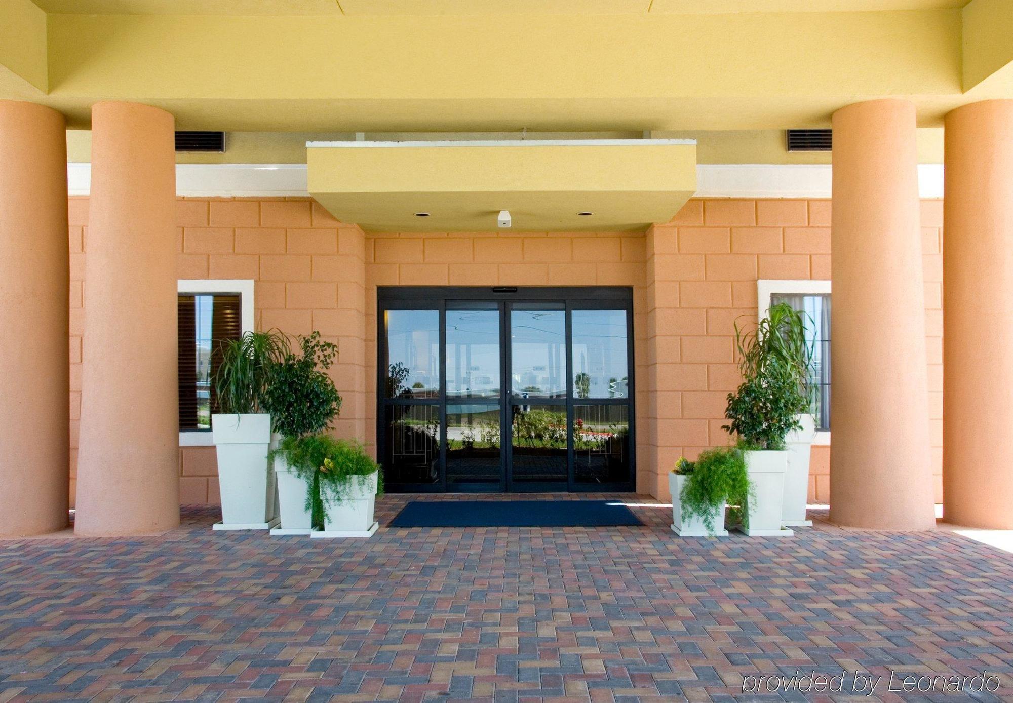 Holiday Inn Express Hotel And Suites Kingsville By Ihg Exterior foto